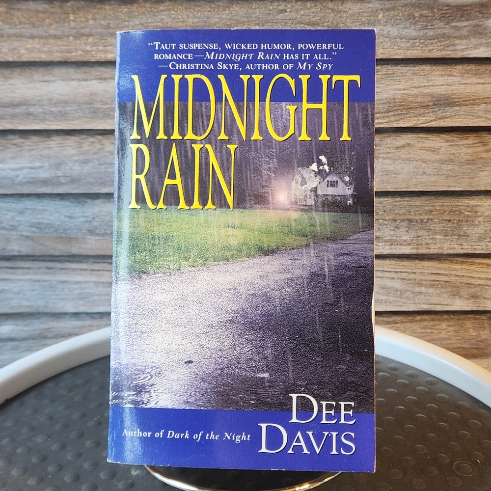🖤  Midnight Rain by Dee Davis Mass Market Paperback Book